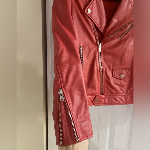 Red leather jacket - Picture 4 of 8